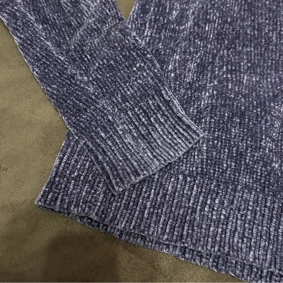 Forever 21 Chenille Cropped Sweater - Picture 2 of 6